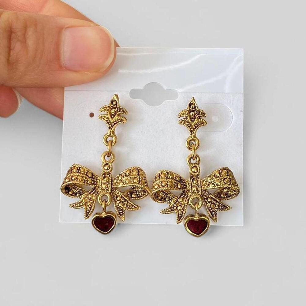 Vintage Gold Tone Bow and Heart Dangle Earrings! 🥀✨